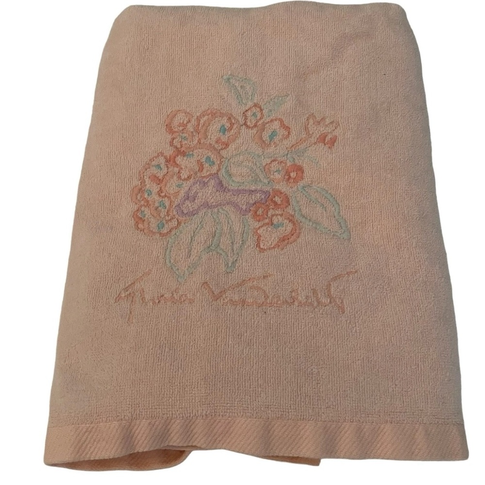 The Bathworks Gloria Vanderbilt Embroidered Peach Floral Bath Towel 48 X 25.5”